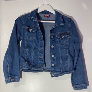 Cute jean jacket in excellent condition